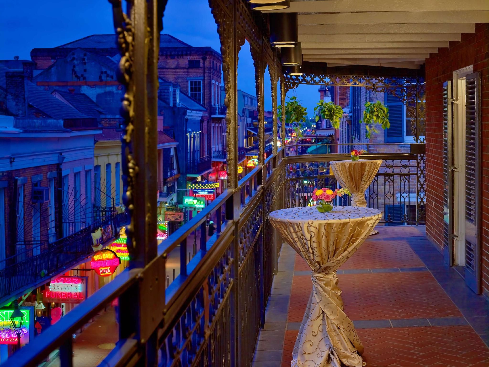 BOURBON BALCONY PARLOR