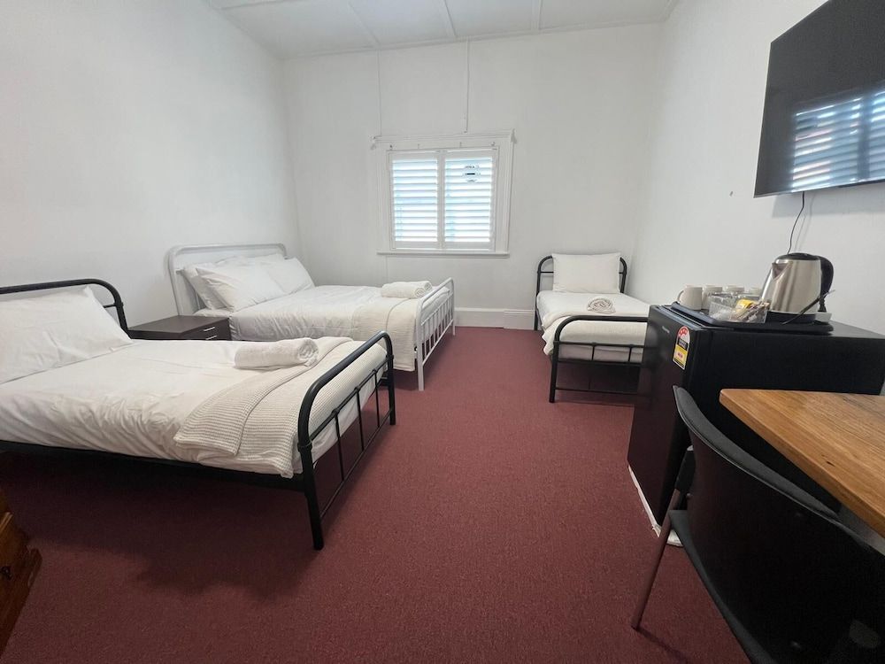 The Lodge Cooma Basic Quadruple Room 2