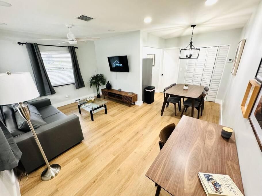 Superior One Bedroom King with Kitchen and Sofa Bed