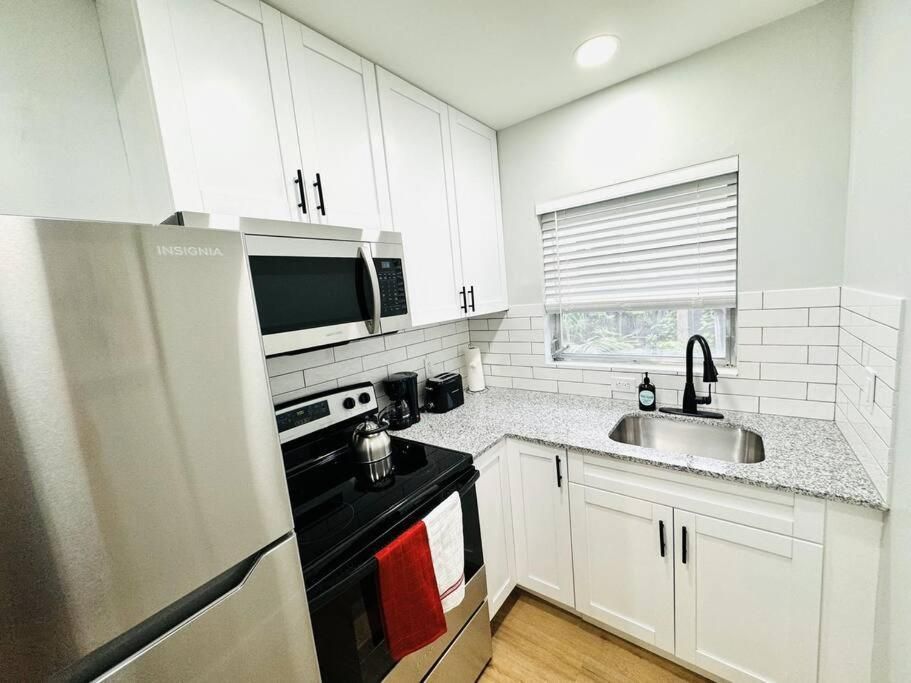 Superior One Bedroom King with Kitchen and Sofa Bed