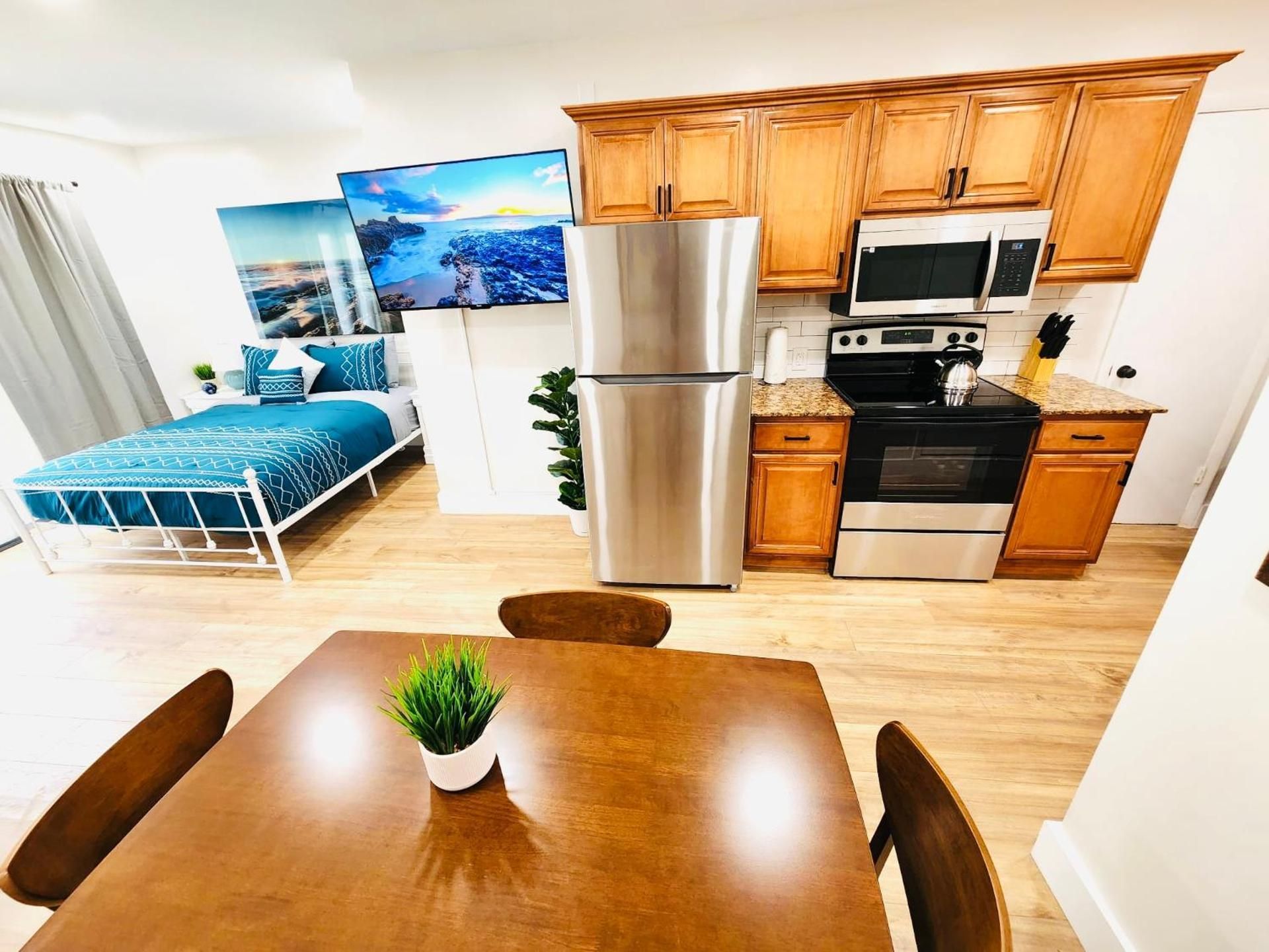 Deluxe Queen Studio with Kitchen and Sofa Bed