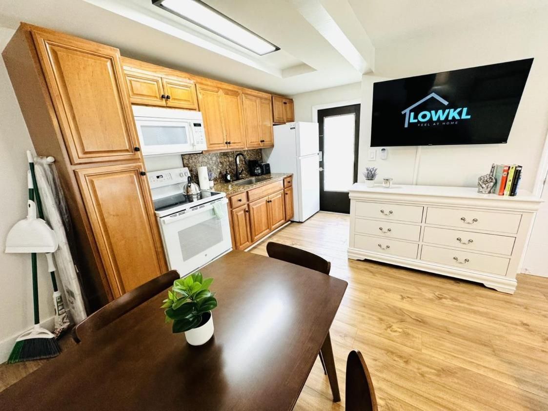 Superior Queen Studio with Kitchen and Shared Backyard