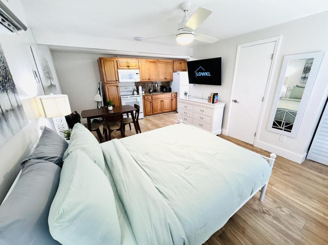 Superior Queen Studio with Kitchen and Shared Backyard