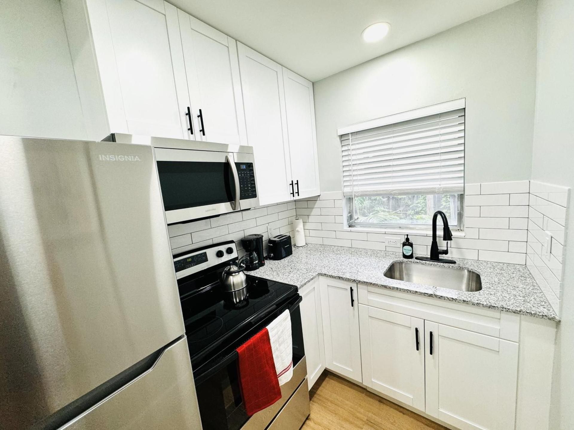 Deluxe One Bedroom King with Kitchen and Sofa Bed