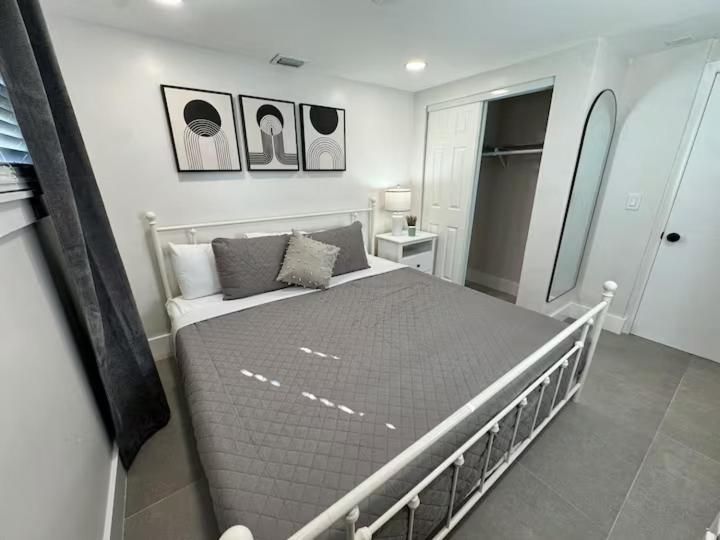 Deluxe One-Bedroom Apartment