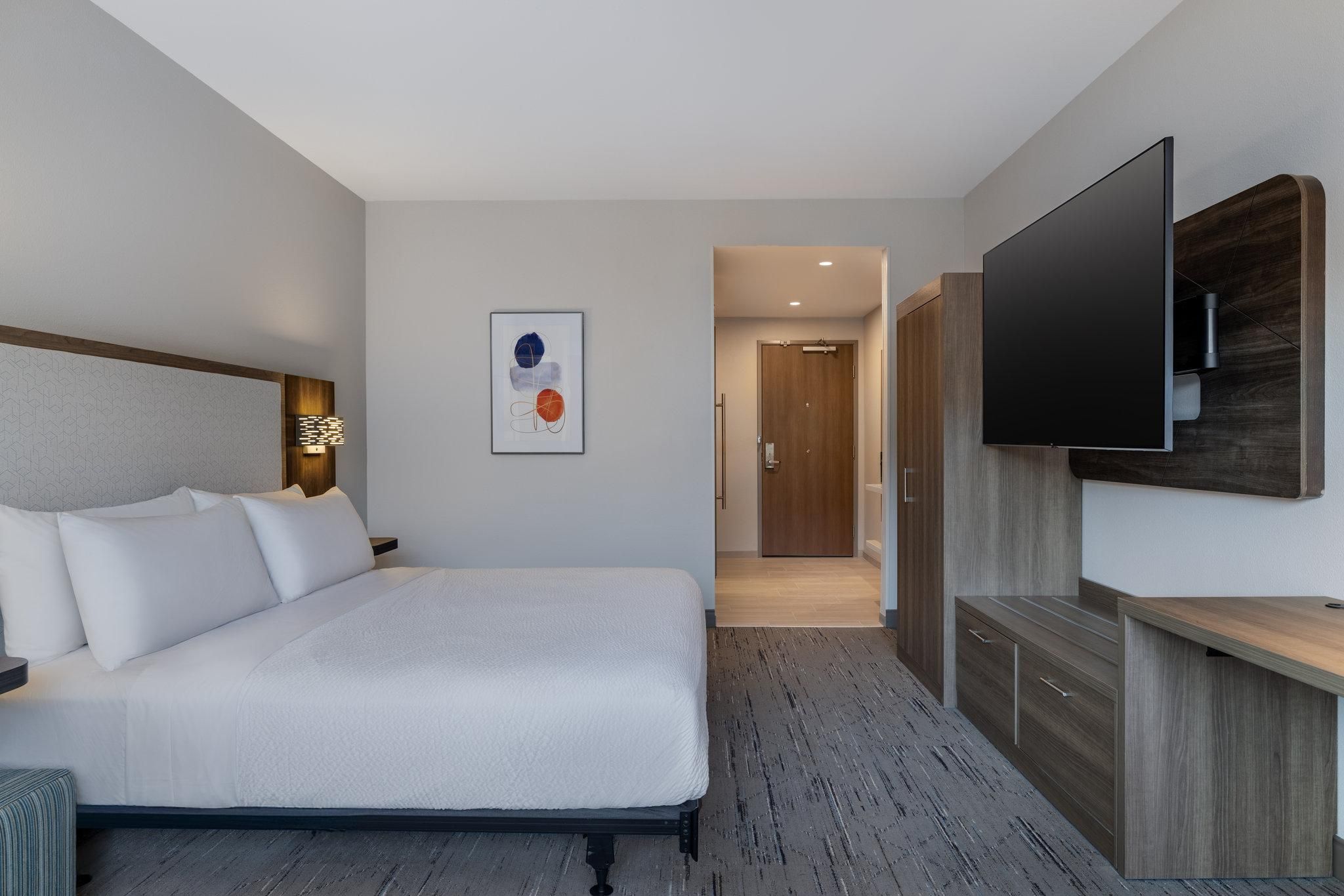 1 King Suite Mobility Accessible Transfer Shower