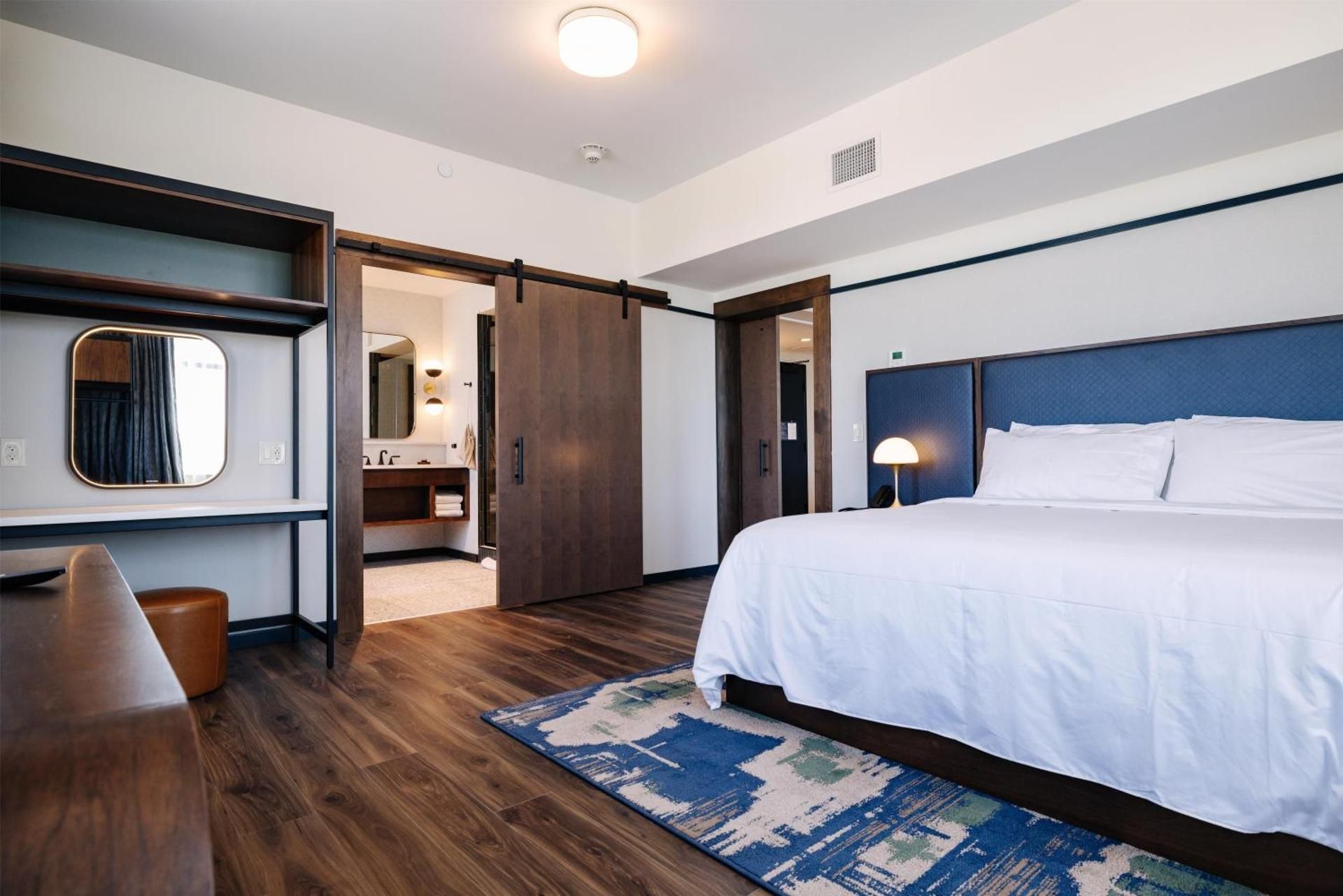 One-Bedroom King Suite