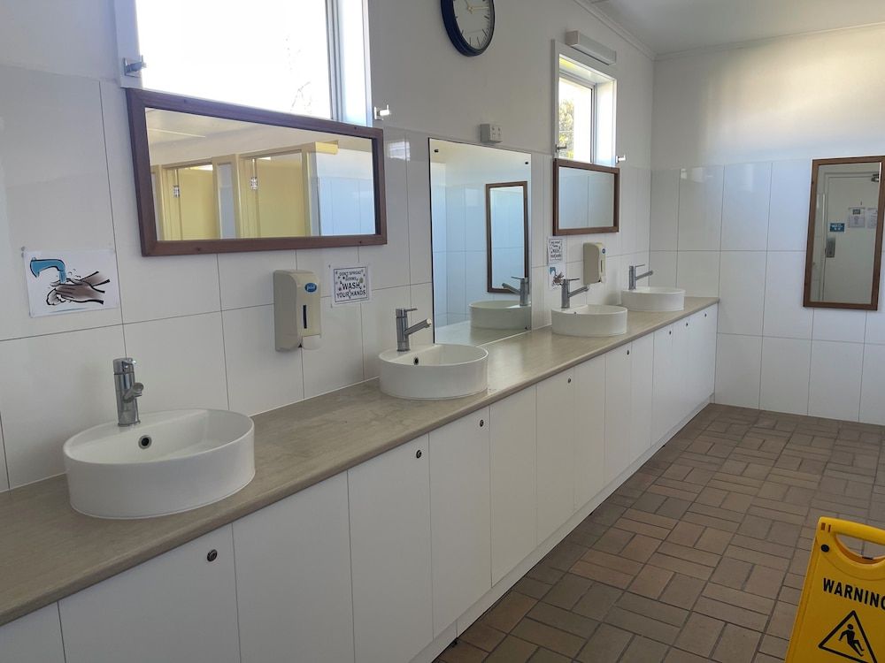 Beachport Caravan Park Economy Cabin 4