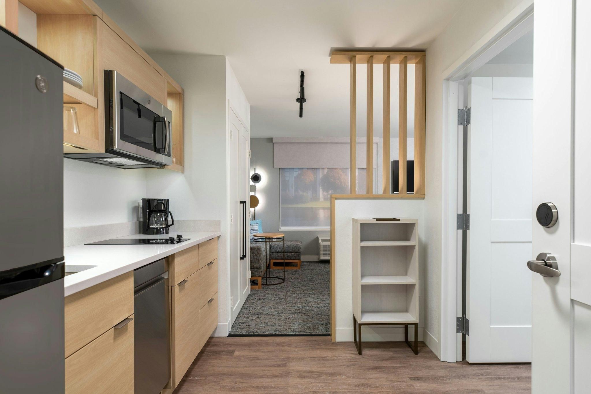 1 Bedroom Suite, 1 Queen, Sofa bed