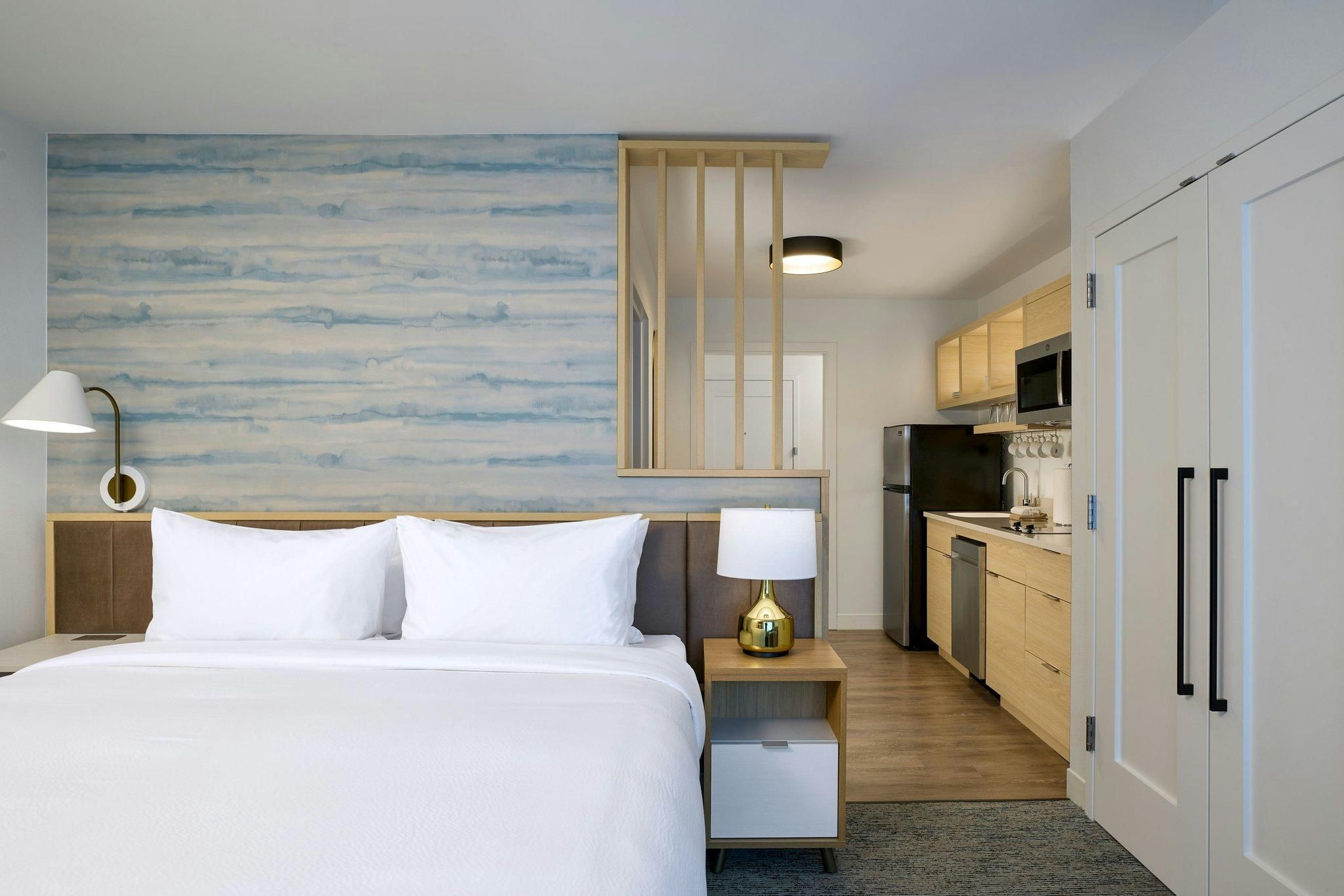 1 Bedroom Suite, 1 Queen, Sofa bed