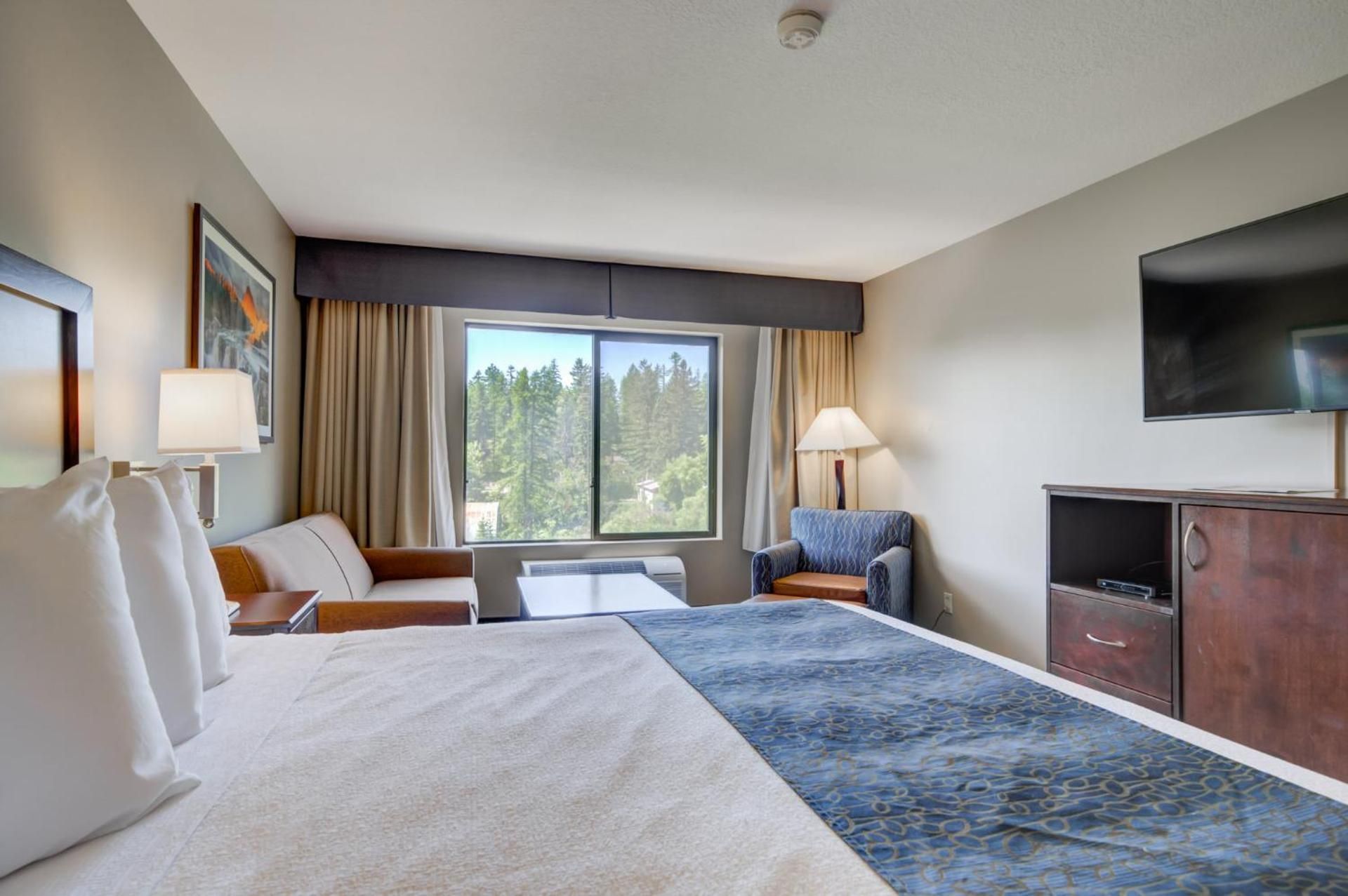 King Room with Sofa Bed and River View - Non-Smoking