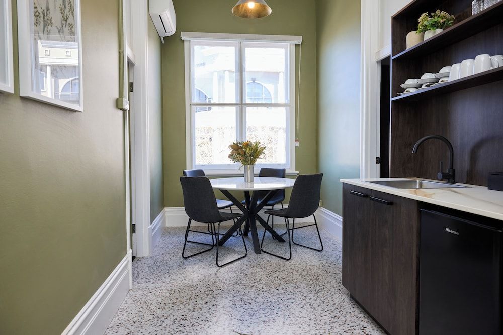 The Burlington Hotel Apartment, 2 Bedrooms 6