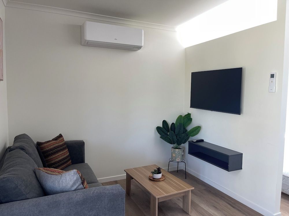 Kerang Holiday Park Elite Cabin, Balcony, Garden View 4