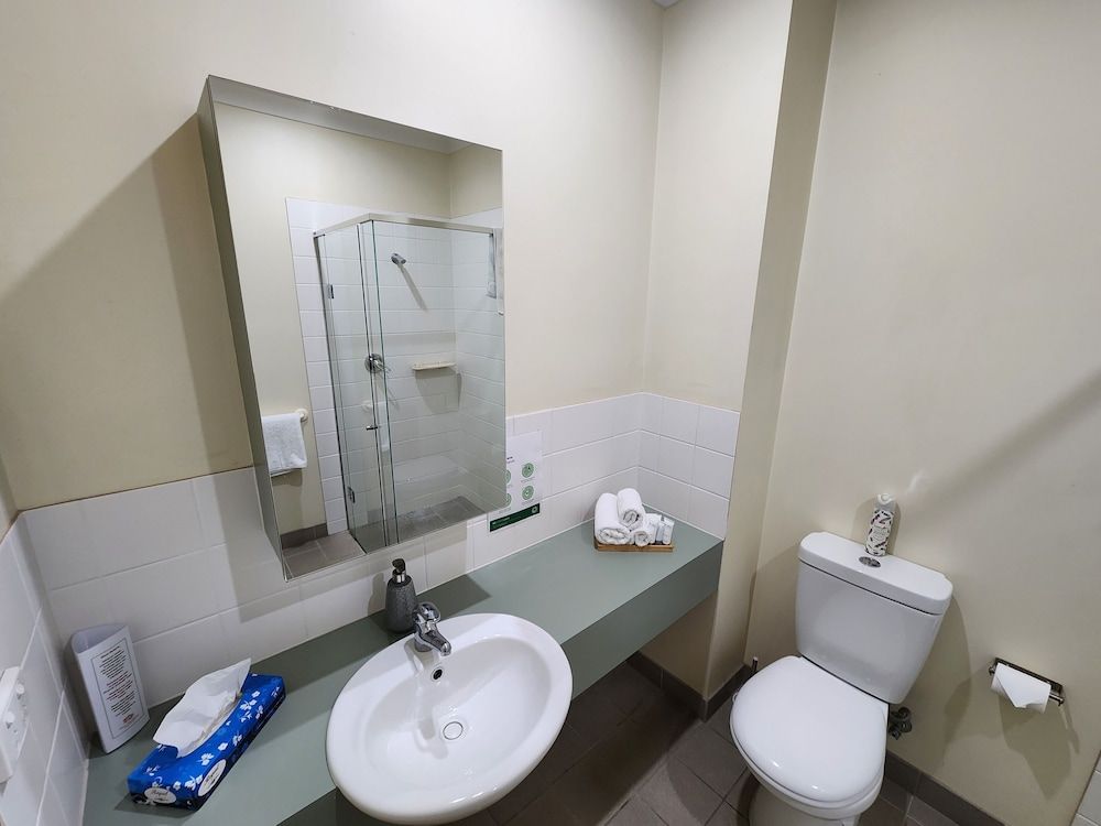 Mary MacKillop Sprituality Centre Melb Comfort Apartment, 1 Bedroom, Kitchen, Courtyard Area 4