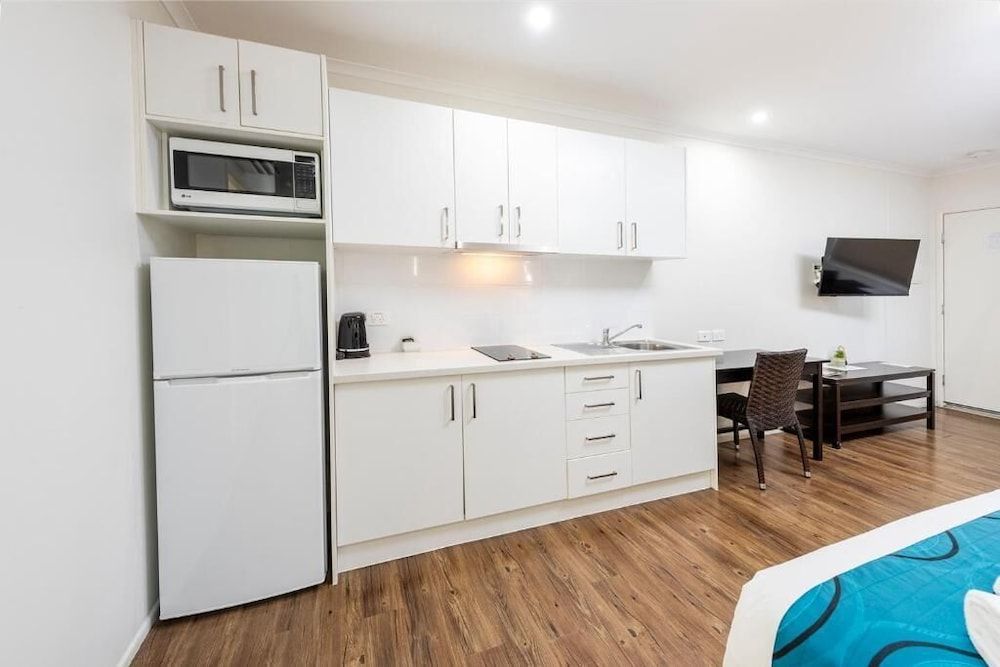 Chinchilla Tourist Park Deluxe Studio, Patio, Garden View 2