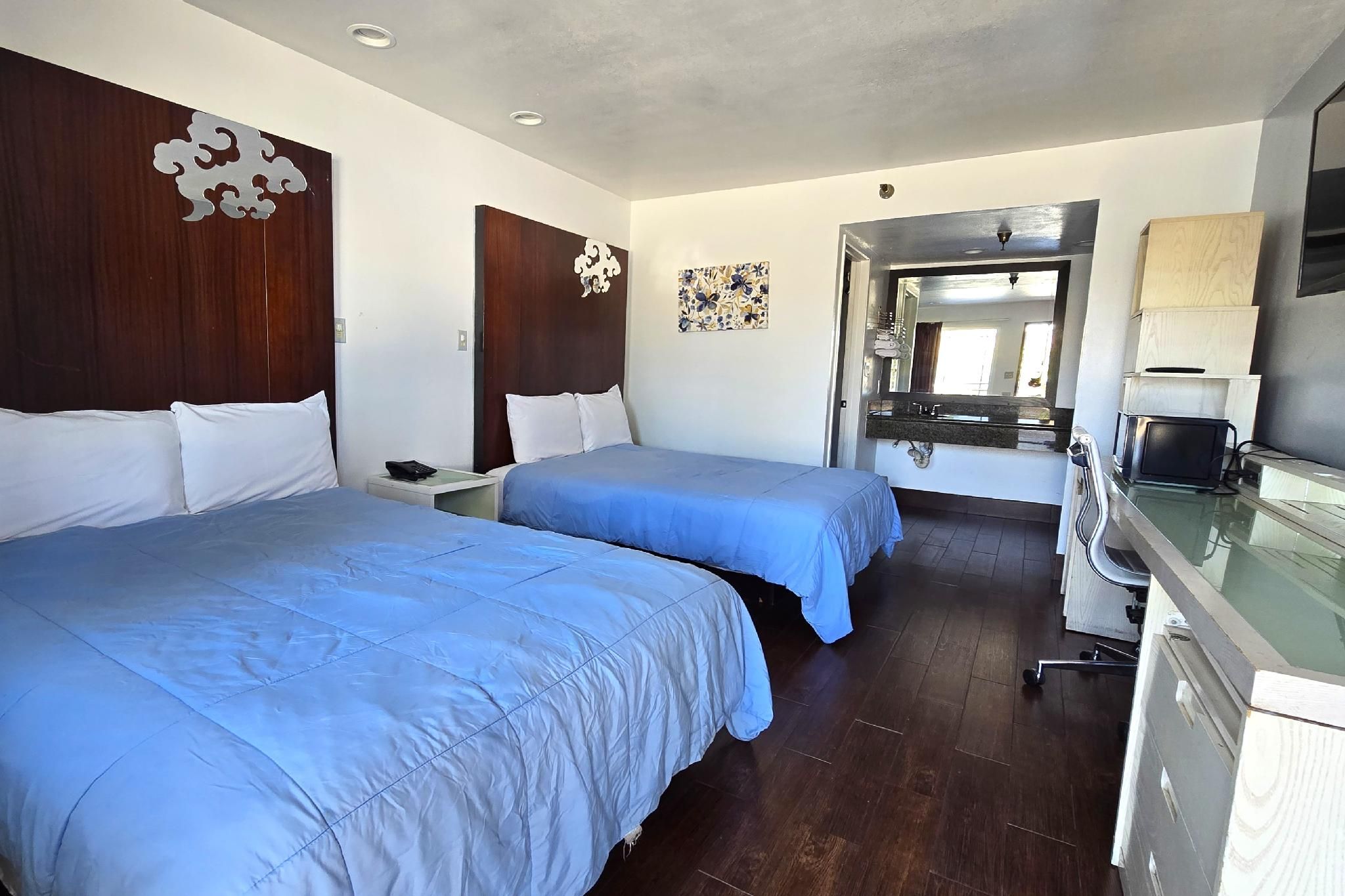 2 Queen Beds Non-Smoking