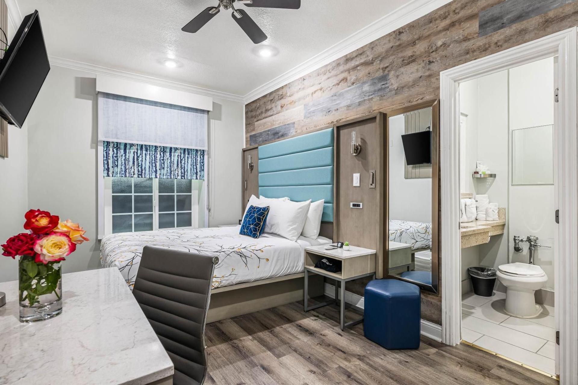 Deluxe Queen Room