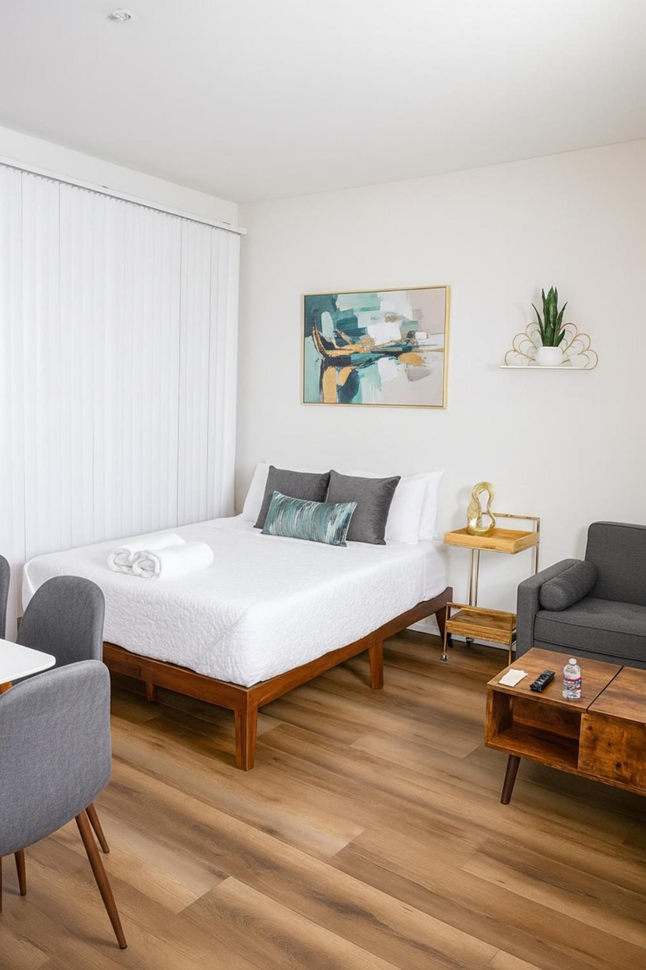 One-Bedroom Apartment