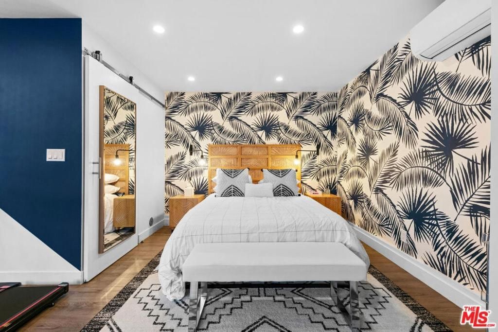 Queen Room with Pool View