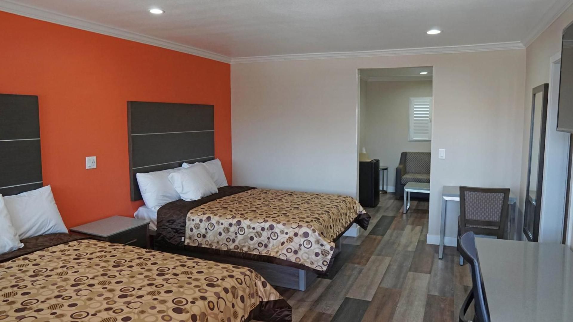 Sea Breeze Inn - LAX Airport, Los Angeles Superior Queen Room with Two Queen Beds