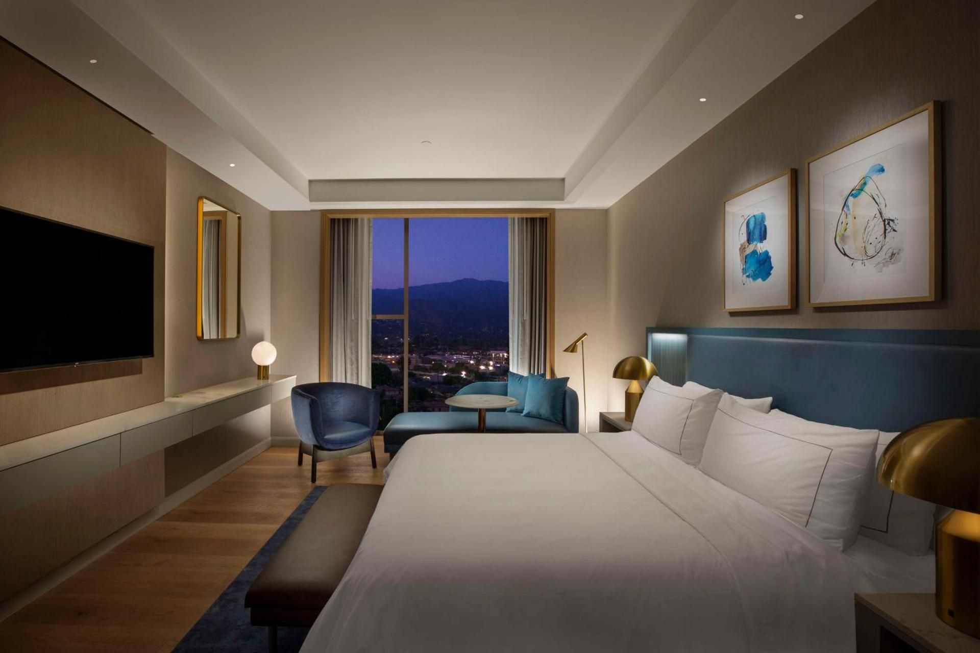 Junior King Suite with Seating Area