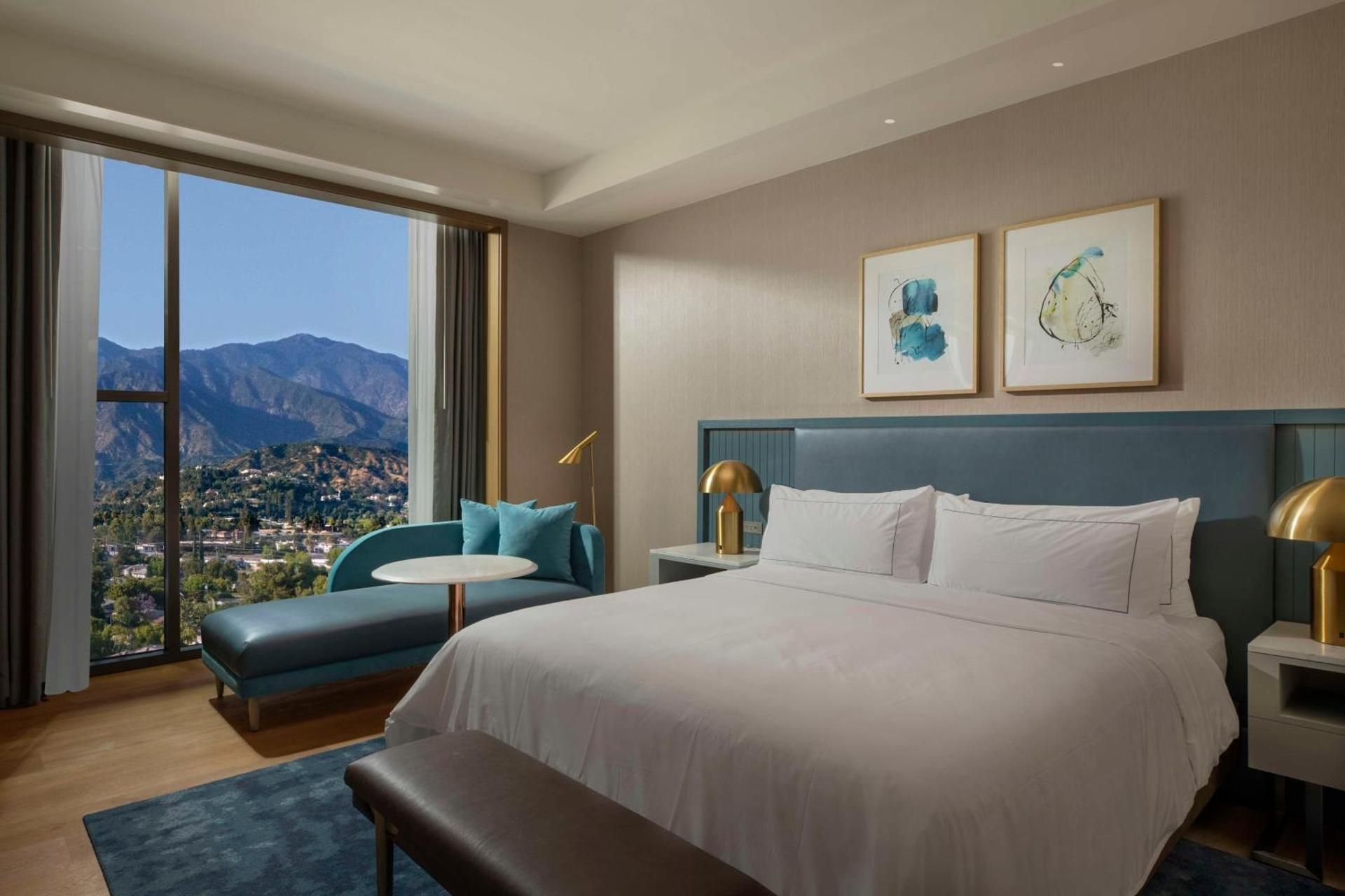 One-Bedroom King Suite with Race Track View