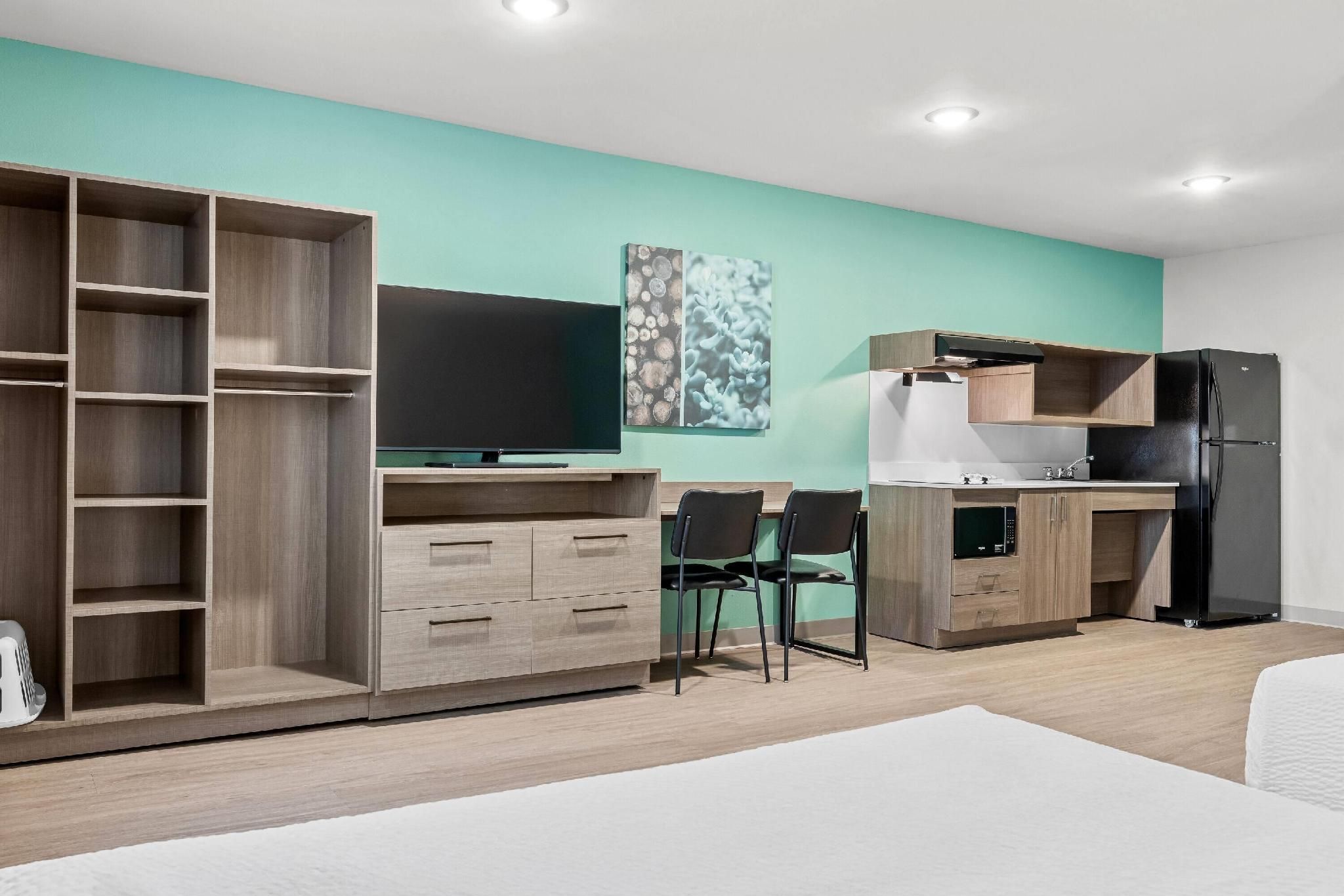 2 Queen Bed, Mobility Accessible Room, Bathtub w/ Grab Bars, Non-Smoking