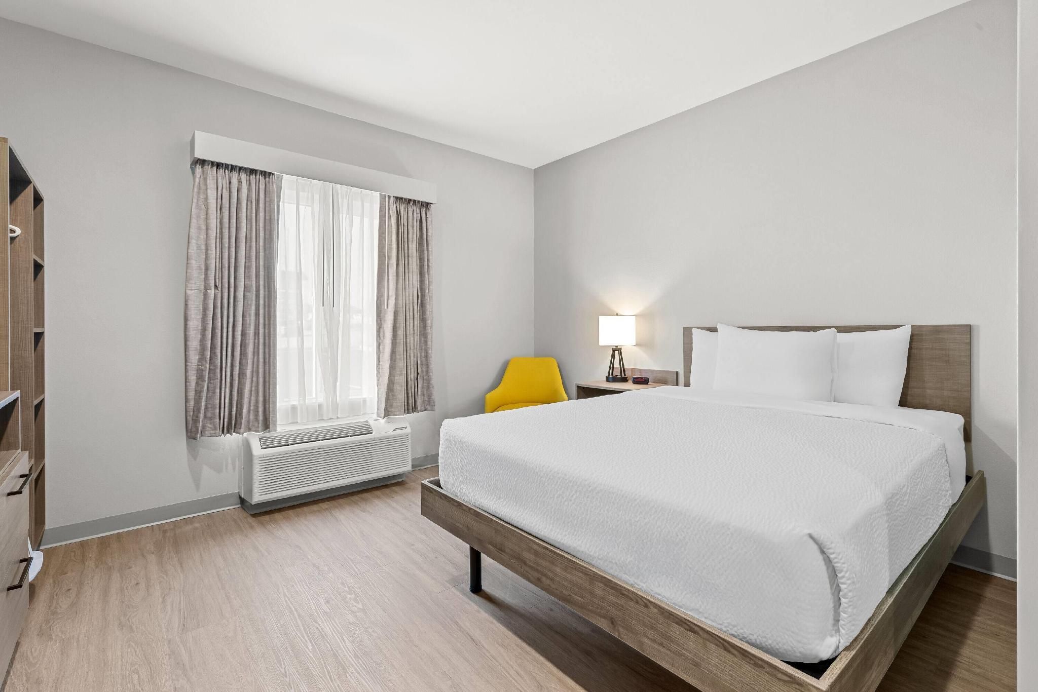 1 Queen Bed, Suite, Non-Smoking