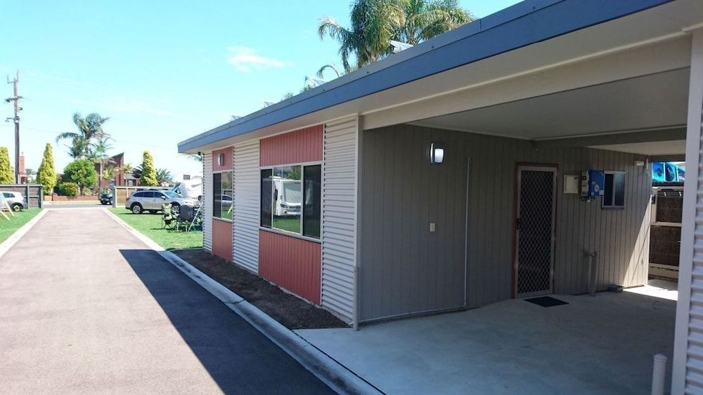 Silver Sands Tourist Park Standard Apartment, 2 Bedrooms 2