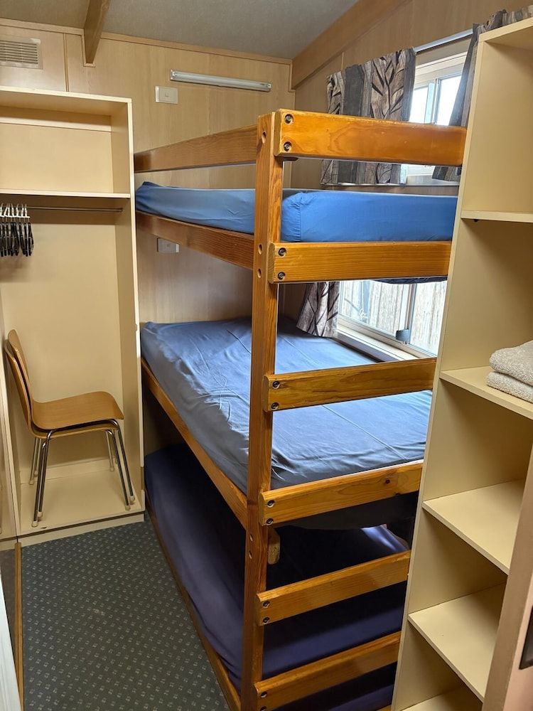 Silver Sands Tourist Park Classic Cabin, Kitchen 3