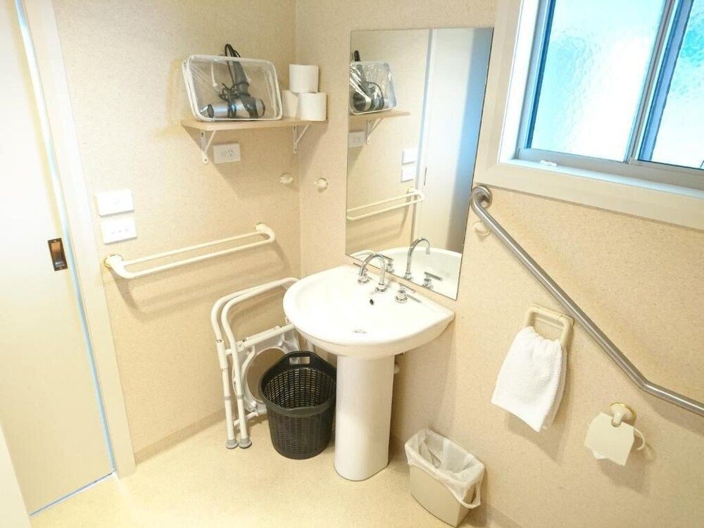 Silver Sands Tourist Park Standard Apartment, 2 Bedrooms 6