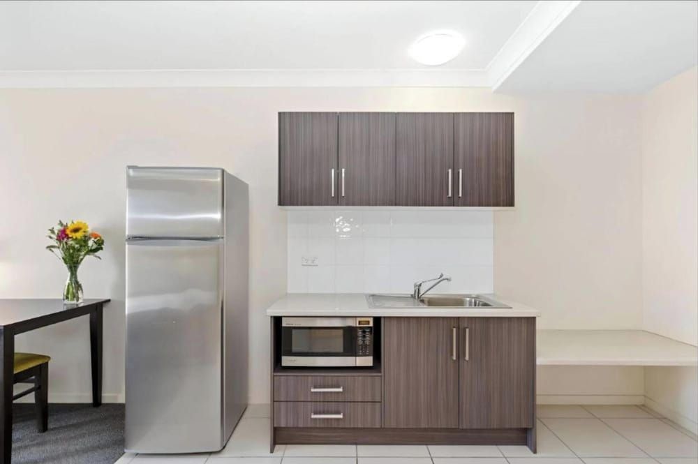 Discovery Parks Blackwater Central Motel Executive Room, Mobility Accessible 2