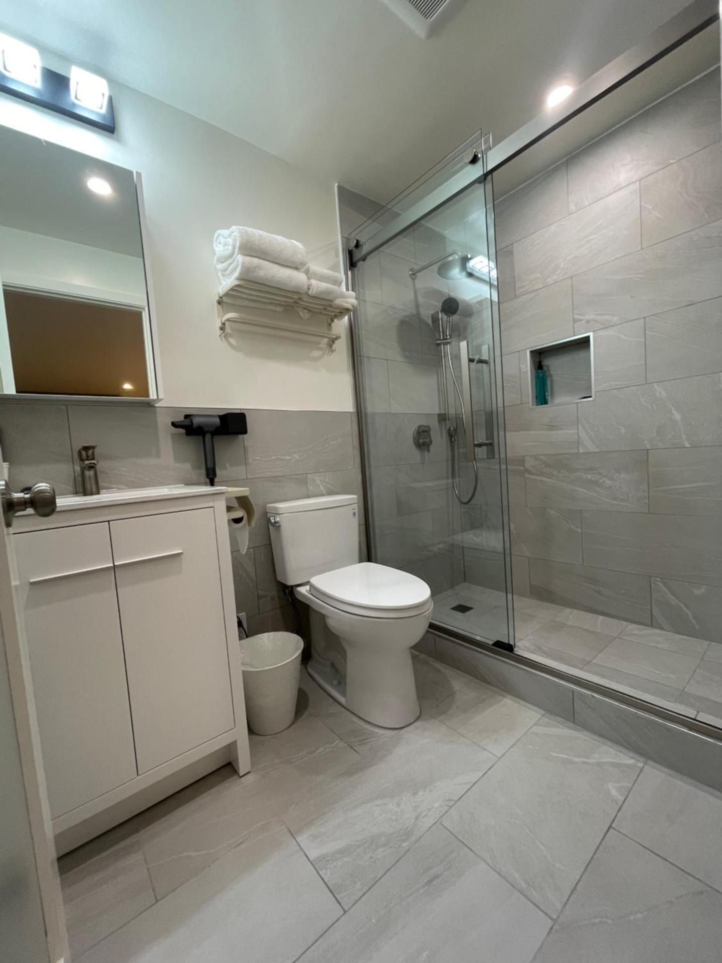 Quiet Private Room Near SFO with Free Parking