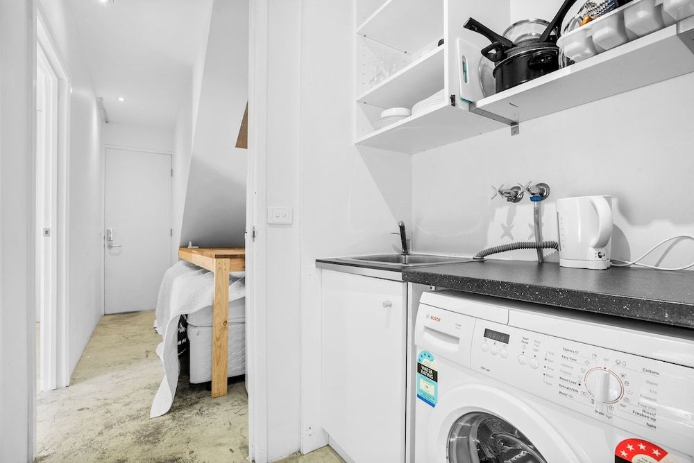 Melbourne Zen Garden- OASIS NIGHT Junior Apartment, Courtyard View 2