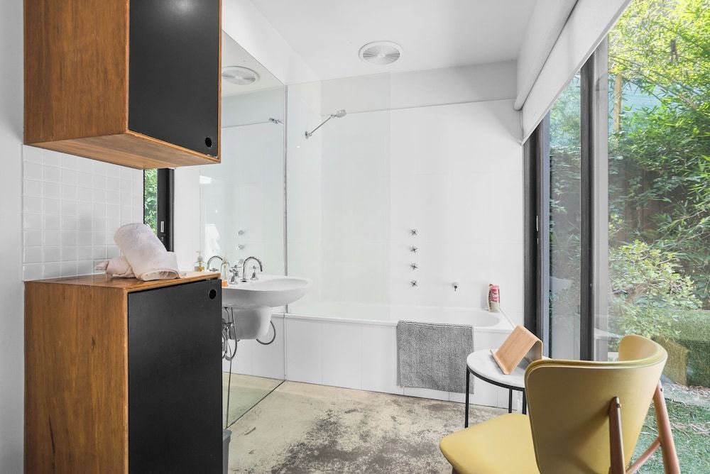 Melbourne Zen Garden- OASIS NIGHT Junior Apartment, Courtyard View 8