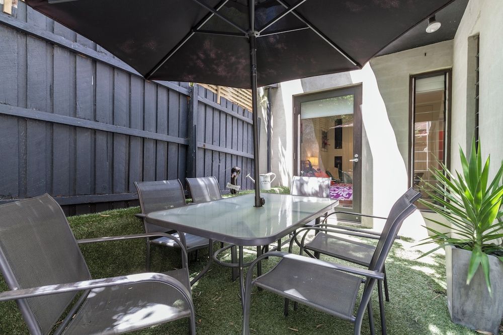 Melbourne Zen Garden- OASIS NIGHT Junior Apartment, Courtyard View 7