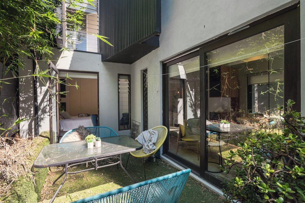 Melbourne Zen Garden- OASIS NIGHT Junior Apartment, Courtyard View 6