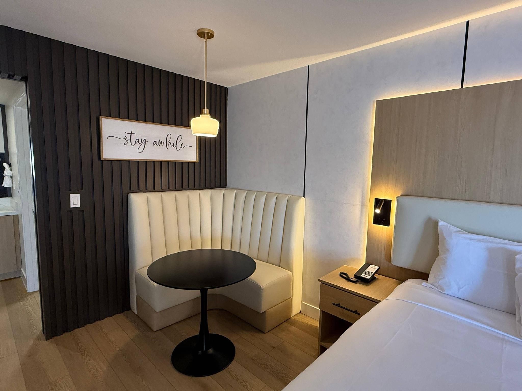1 King Bed, Nonsmoking, Accessible