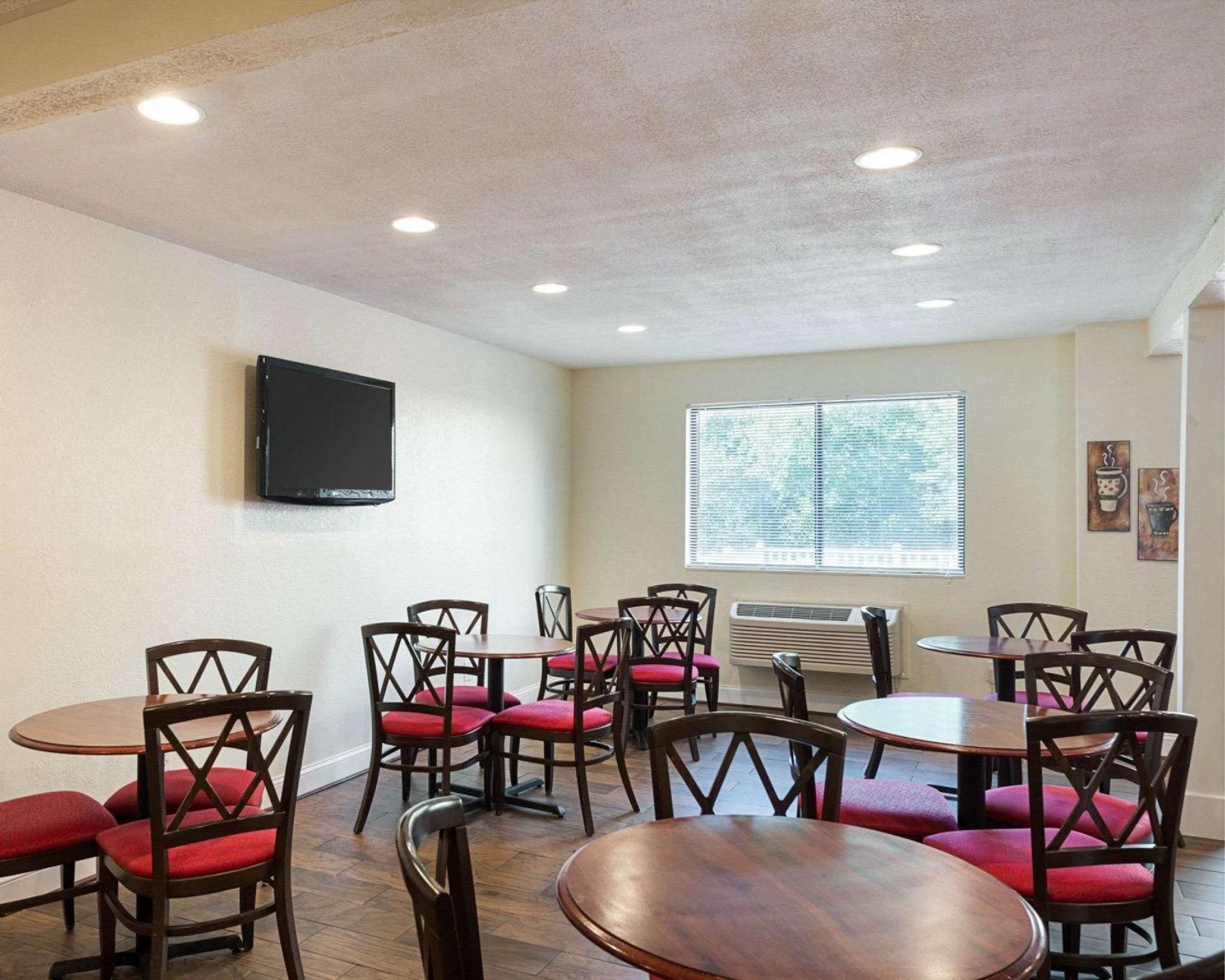 1 Queen Bed, Suite, Nonsmoking