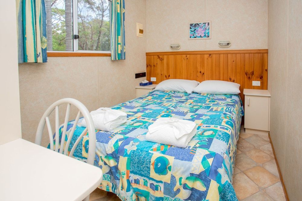 Tasman Holiday Parks - Kioloa Beach Small Family Cabin - 1 Queen, 1 Bunk and 1 Single 10
