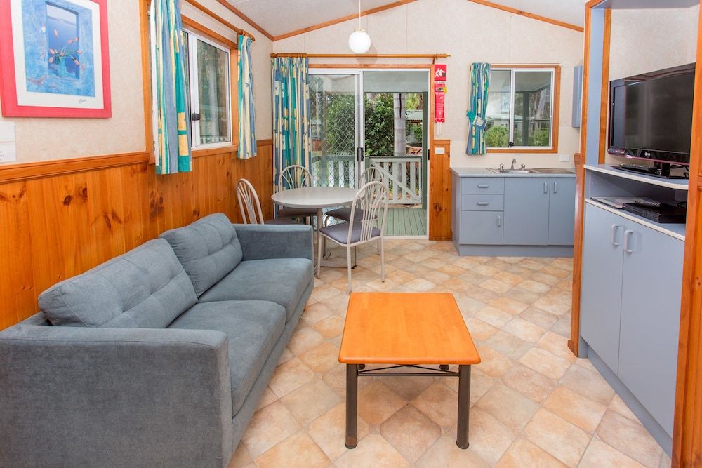 Tasman Holiday Parks - Kioloa Beach Small Family Cabin - 1 Queen, 1 Bunk and 1 Single 7