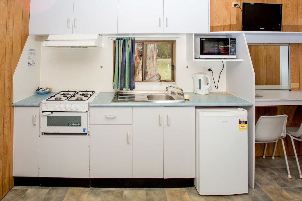 Tasman Holiday Parks - Kioloa Beach Ensuite Cabin - 1 Double, 1 Tribunk and 1 Single 6