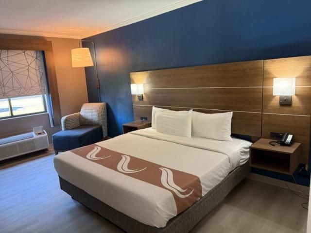 King Room - Disability Access/Non Smoking/Interior Hall