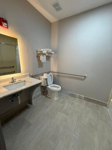 King Room - Disability Access/Non Smoking/Interior Hall
