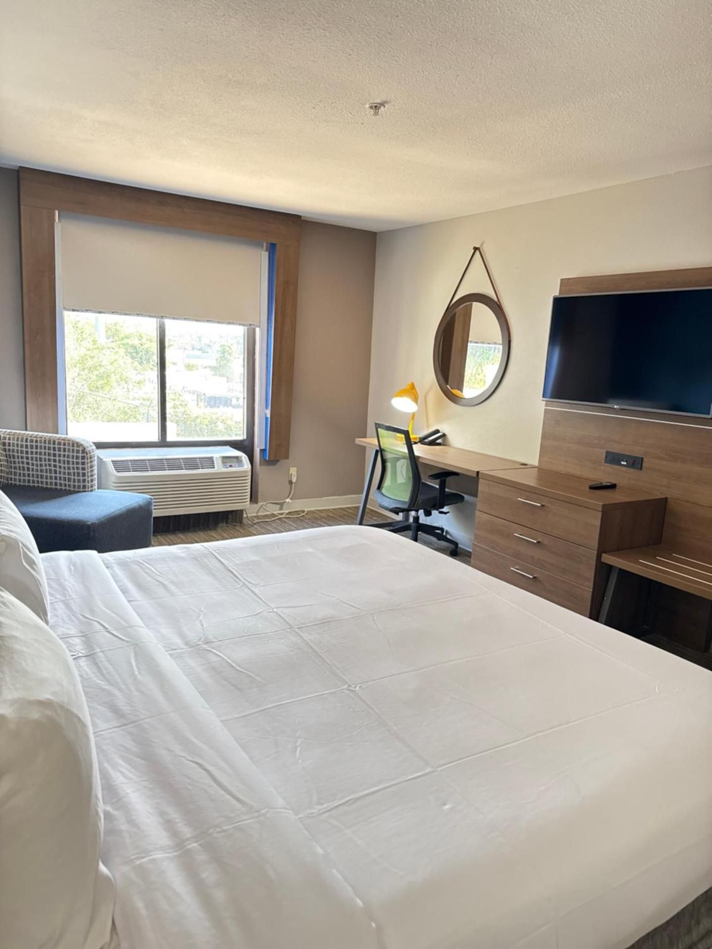 King Room - Non Smoking/Interior Hall