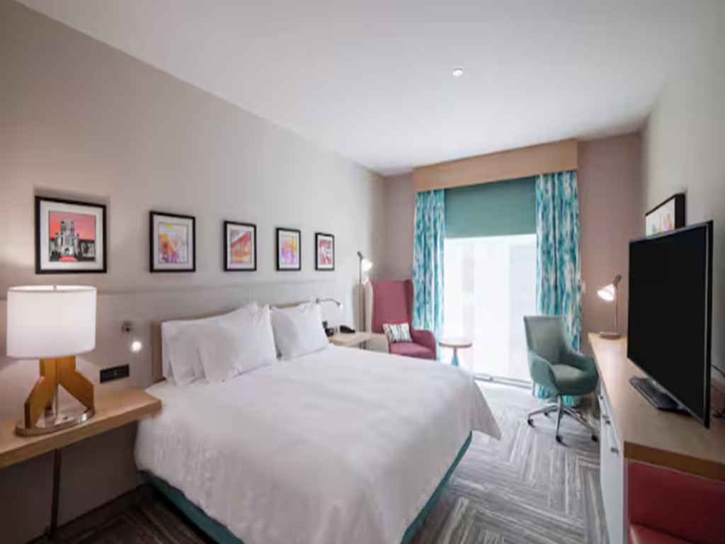 1 King Bed W/Walk in Shower