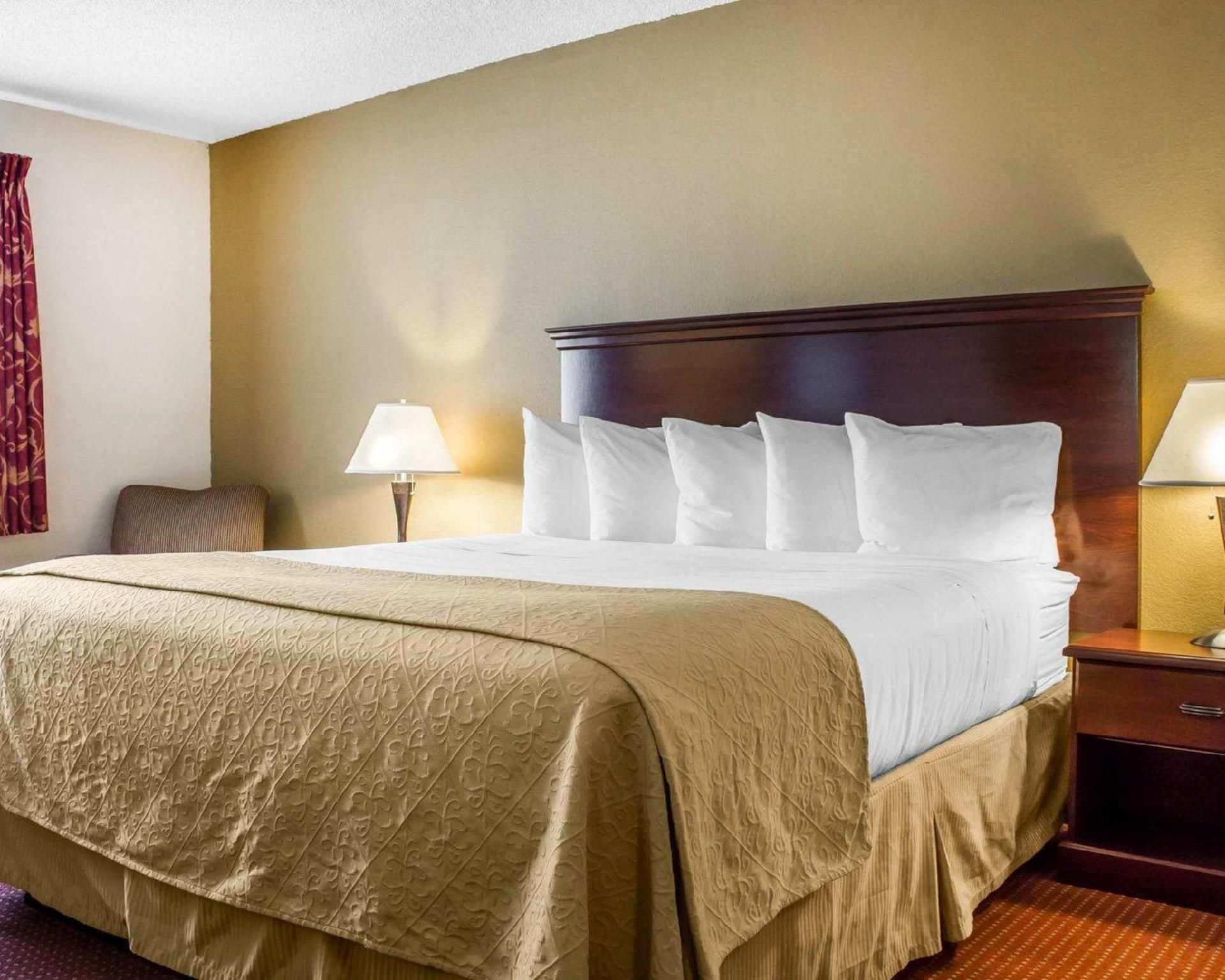 1 King Bed, Nonsmoking