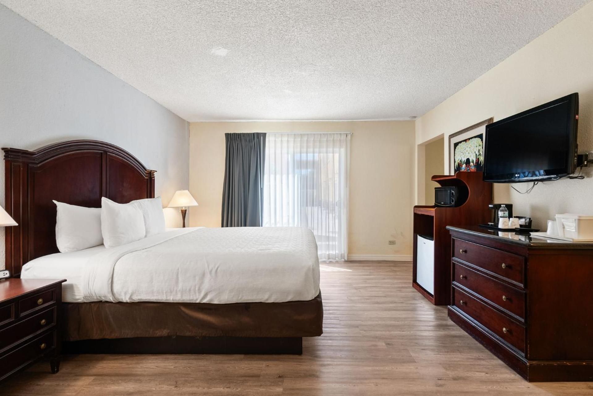 King Room with Pool View