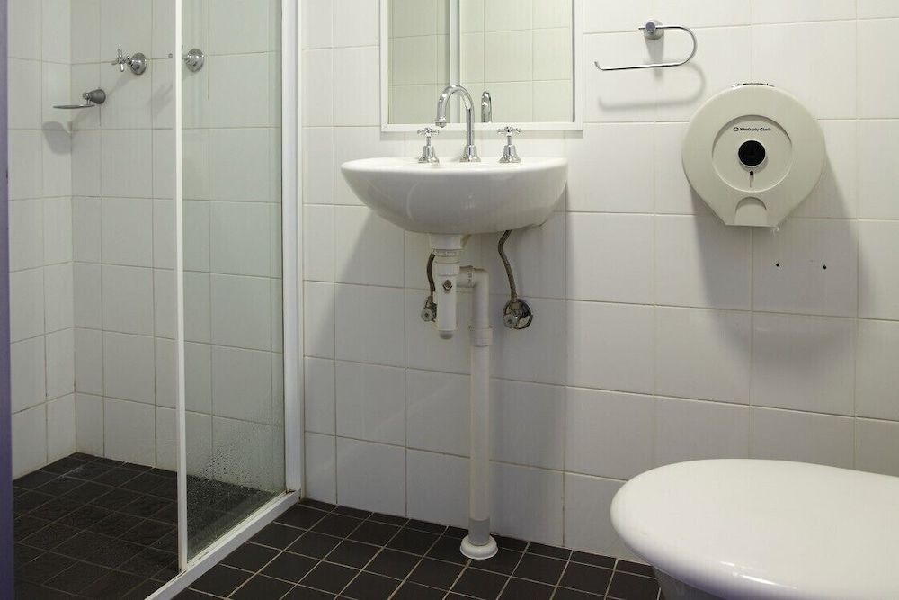 Big Backpackers Hostel Family Ensuite Room (4 Adults) 4