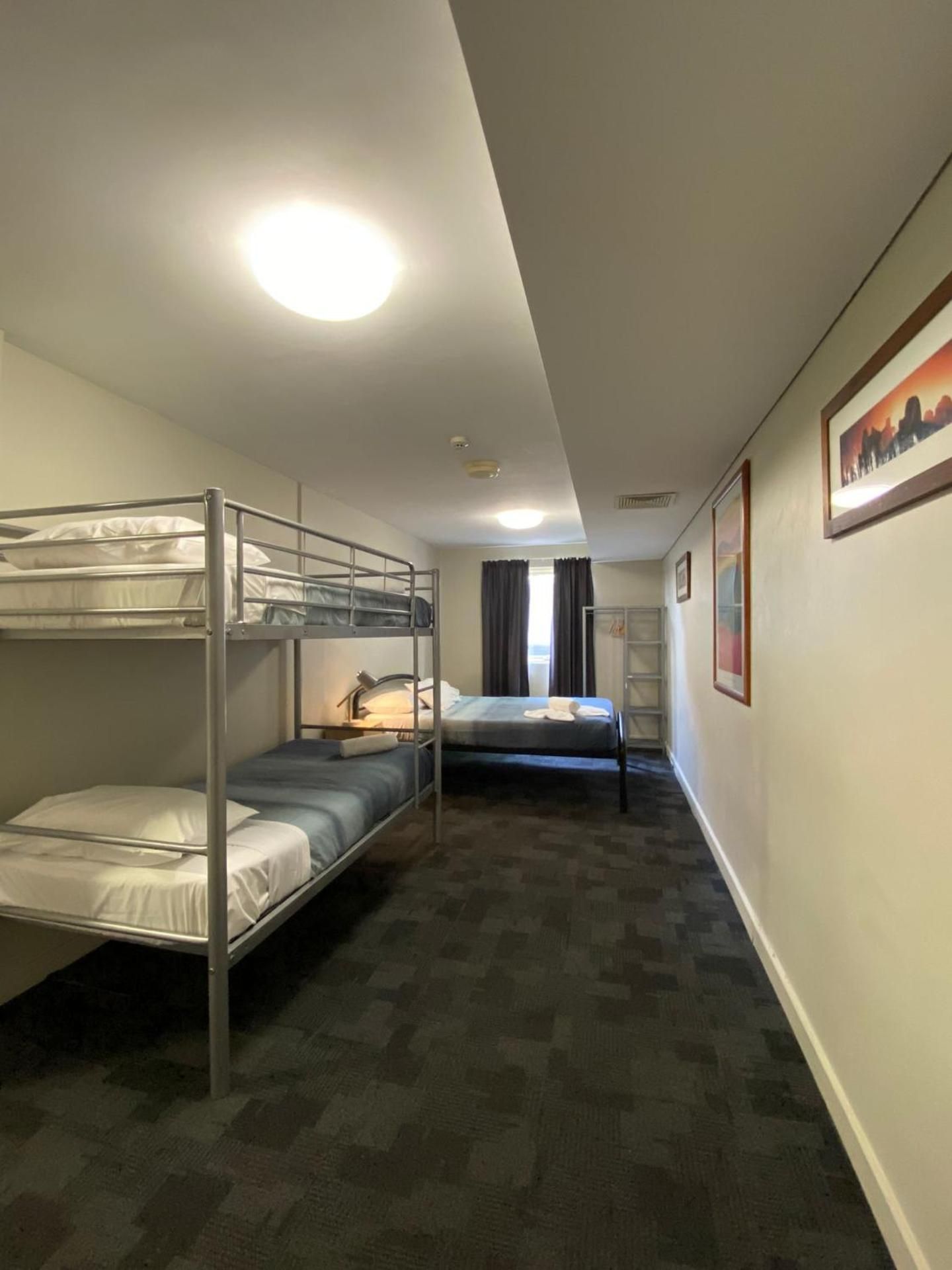 4-Person Backpackers Hostel Family Room with Private Bathroom